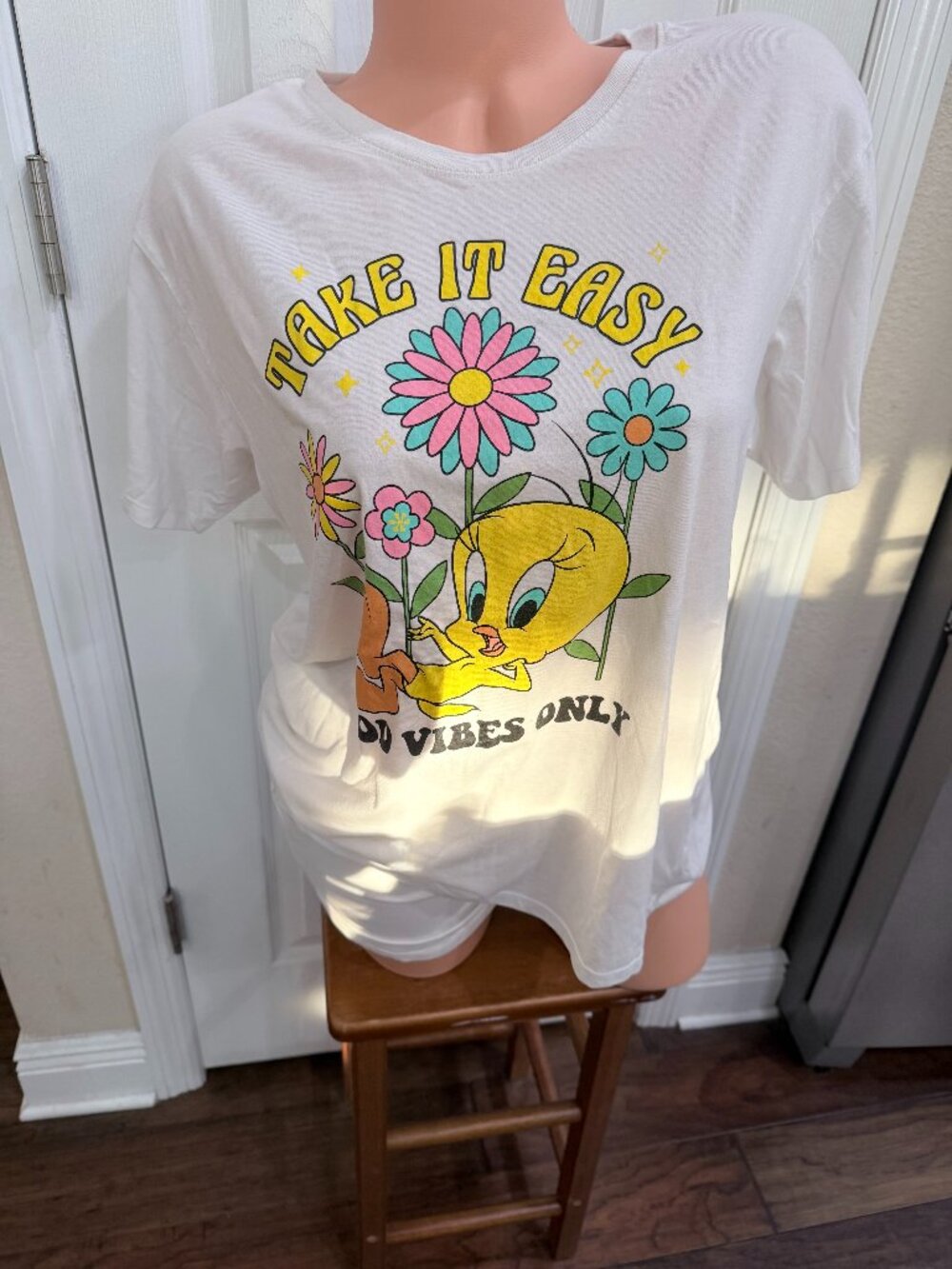 Looney Tunes Tweety Bird Good Vibes Floral Graphic T Shirt Large